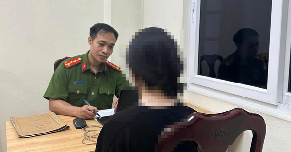 Chỉ vì tên xuất hiện trong tin nhắn yêu cầu chuyển khoản 1 tỷ đồng, nữ sinh 2002 bị công an đưa đi