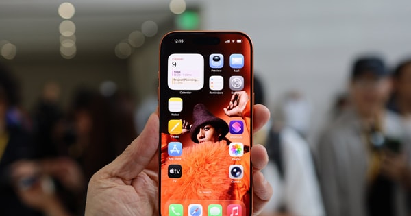 Sau nhiều năm bị "coi như trò cười", cuối cùng chiếc iPhone này đã có thể đuổi kịp các lão làng Android