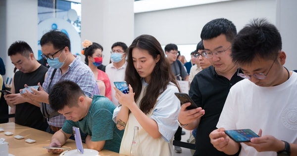 Cứ thấy điện thoại nào cấu hình hoành tráng là đắt mấy cũng mua, người Việt đã "bị lừa" suốt bao năm qua?