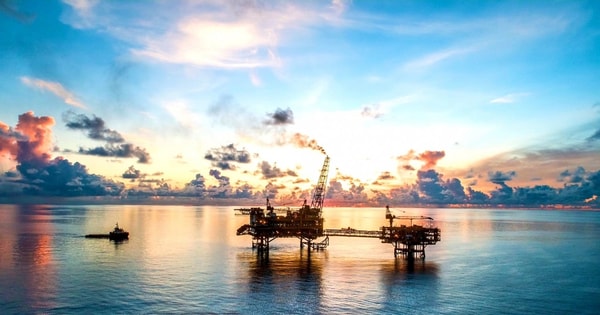 8 tháng rực rỡ của Petrovietnam: Doanh thu 702.000 tỷ, lợi nhuận 42.100 tỷ vượt 78% kế hoạch, nhấn nút đầu tiên cho siêu dự án 12 tỷ USD