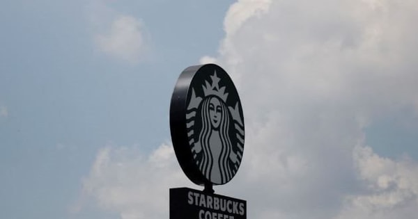Chưa từng có trong lịch sử Starbucks: 200.000 nhân viên được tái cải tổ bài bản từ câu chào, 4 phút đã pha xong đồ uống, 95% đơn online giao đúng hẹn