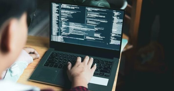 90% lập trình viên dùng AI: Nghề gõ code trước ngưỡng cửa thay đổi, cơ hội nào cho người mới vào ngành?