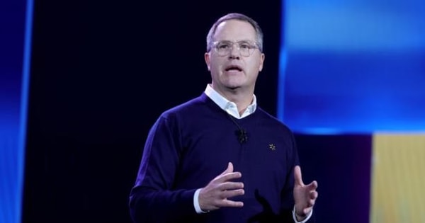 Giám đốc điều hành Walmart: AI sẽ thay đổi quy mô lớn mọi công việc!