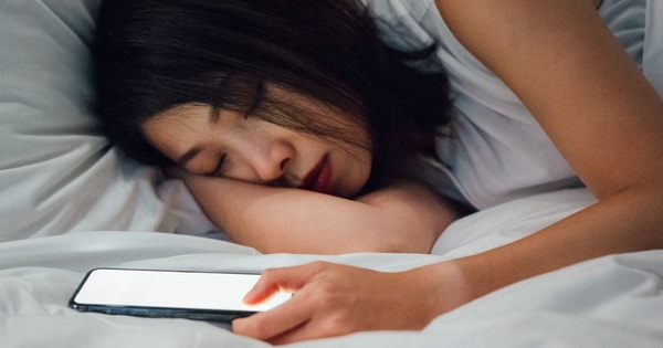 Điện thoại tự tắt rồi khởi động lại vào ban đêm: Coi chừng mất sạch tiền trong tài khoản, đây là những việc cần làm ngay!