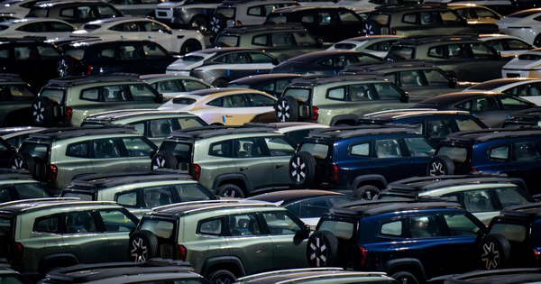 Thế giới cứ tung hô xe điện Trung Quốc lên mây, ai ngờ cảnh tượng thật lại "bệ rạc, thê thảm" thế này