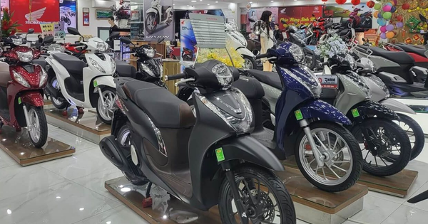 Xe máy Honda khuyến mại lớn: Tặng cả điện thoại, tai nghe, một mẫu xe tay ga nhận ưu đãi chưa từng có