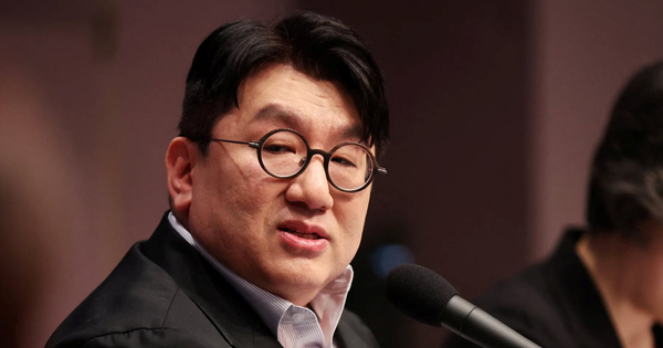 Nóng: Chủ tịch công ty quản lý BTS bị cấm xuất cảnh