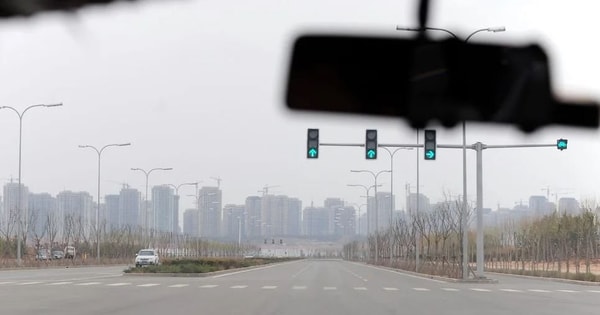 Trung Quốc biến 'thành phố ma' thành trung tâm đào tạo xe tự lái, quyết sửa sai sau 13 năm đối diện cú sốc khoáng sản