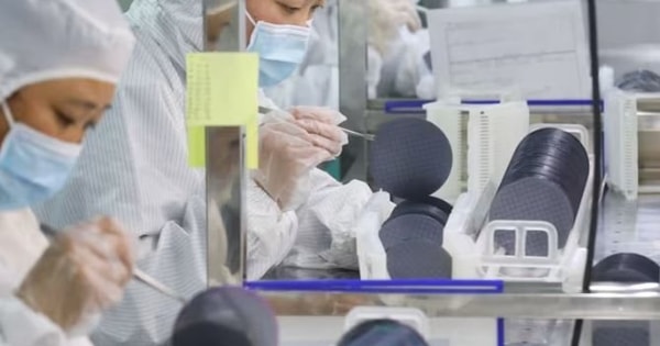 Trung Quốc gây choáng khi bán tấm pin mặt trời giá chỉ bằng 1/2 hàng Nhật