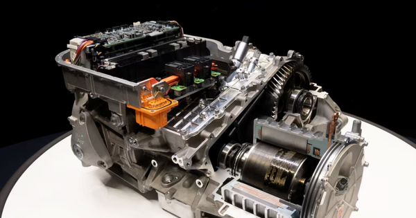 Ferrari sắp ra mắt siêu xe điện lần đầu tiên sau 77 năm: Tăng tốc chỉ sau 2,5 giây, chạy được 600 km/sạc