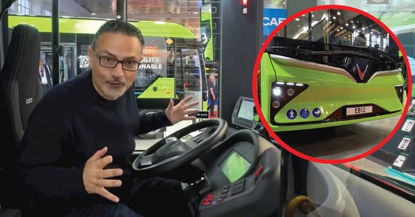 Khách Tây thử xe VinFast chưa bán ở Việt Nam: Kính cửa sổ như của máy bay, giảm xóc hơi, pin đặt trên nóc