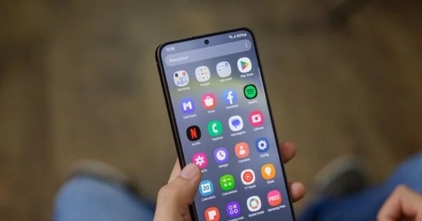 Chúng ta đang sống trong thời đại mà mua điện thoại đắt tiền là "dại dột": Trước có Samsung, giờ là iPhone