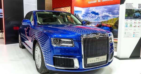 Hãng làm limousine cho ông Putin ra mắt xe đi 900km không cần xăng, thải ra nước: Thế giới chưa từng có