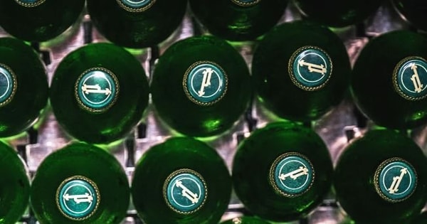 Cuộc cách mạng của nước đóng chai xa xỉ: Chuyên phục vụ giới tinh hoa, 1 lon đơn giản giá gần 50 nghìn đồng