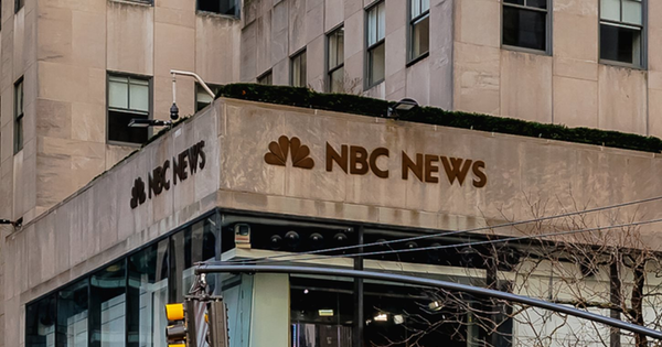 Cú sốc với trang tin lâu đời nhất nước Mỹ: Cắt giảm 7% nhân sự, Chủ tịch thừa nhận 'quá khó khăn'