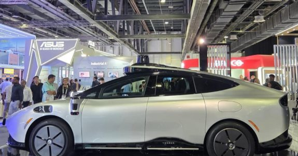 Xe điện tự lái đầu tiên trên thế giới “Made-by-VinFast” gây tò mò ở Trung Đông