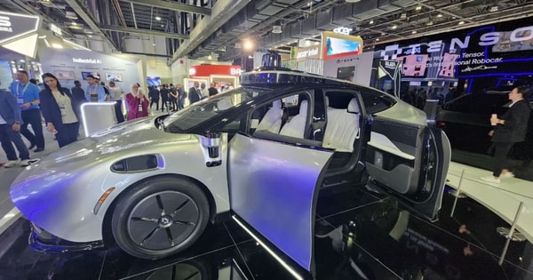 Lần đầu xuất hiện ngoài đời xe tự lái hoàn toàn đầu tiên trên thế giới do VinFast sản xuất