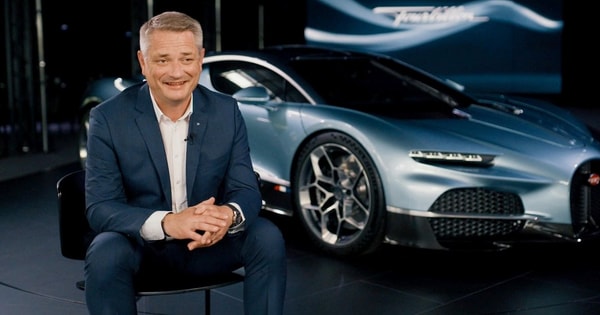 Tesla sản xuất một chiếc xe mất 17 giây, còn hãng này lại mất 300 giờ mới chế tạo xong một chiếc tay nắm cửa ô tô