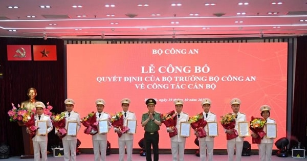 8 lãnh đạo chủ chốt của MobiFone được phong cấp bậc hàm