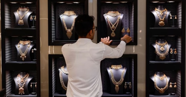 Thị trường ngày 23/10: Dầu tăng vọt, vàng điều chỉnh, ca cao và cà phê tiếp tục lập đỉnh