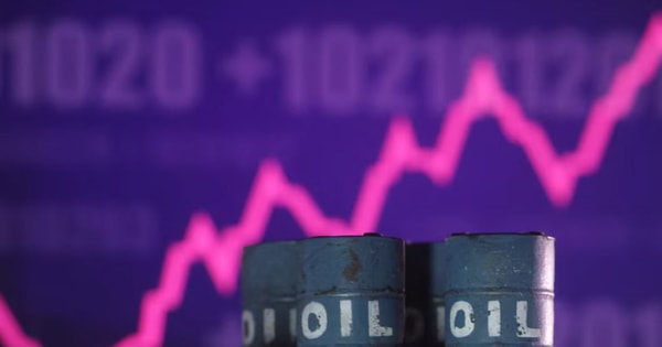 Giá dầu bật tăng hơn 7%, MXV-Index vượt 2.300 điểm