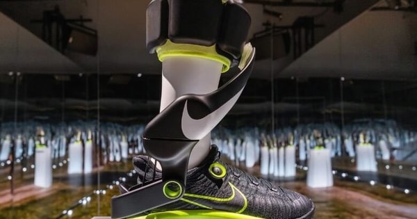Nike ra mắt mẫu giầy thể thao robot tích hợp thuật toán chuyển động