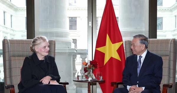 Gặp lãnh đạo Tập đoàn Rolls Royce, Tổng Bí thư đề nghị thiết lập một trung tâm đặc biệt ở Việt Nam