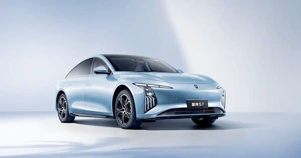 'Ông trùm' xe tải tại Việt Nam ra mắt xe điện giá hơn 400 triệu đồng: ngang cỡ Toyota Camry, đi Hà Nội-Quảng Trị chỉ trong 1 lần sạc