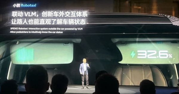 Một công ty xe điện Trung Quốc vừa ra mắt taxi robot, robot hình người với chip AI tự phát triển