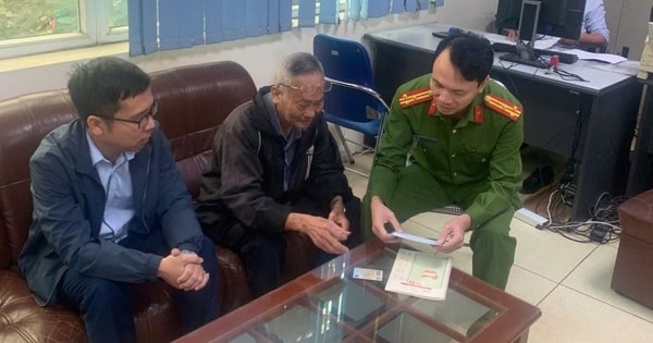 Cụ ông 70 tuổi gửi tiết kiệm 300 triệu đồng ở VietinBank, khi đến rút, nhân viên ngân hàng lập tức báo công an xã vào cuộc