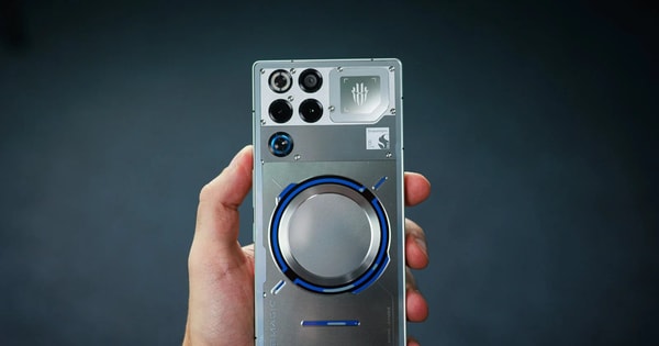 Chuyên gia review: "Lần đầu dùng thử chiếc điện thoại pin 7.500mAh này, tôi quên luôn cả việc cắm sạc"