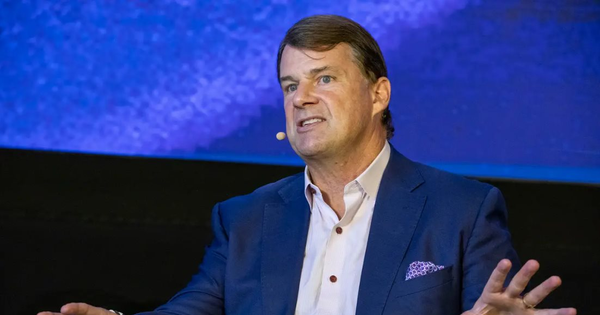 CEO Ford bị sốc khi tháo rời xe điện Trung Quốc và Tesla