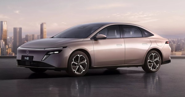 Hãng xe Nhật mở bán mẫu sedan hybrid đối đầu Toyota Camry đẹp long lanh nhưng giá rẻ khó tin – khởi điểm tương đương 400 triệu đồng