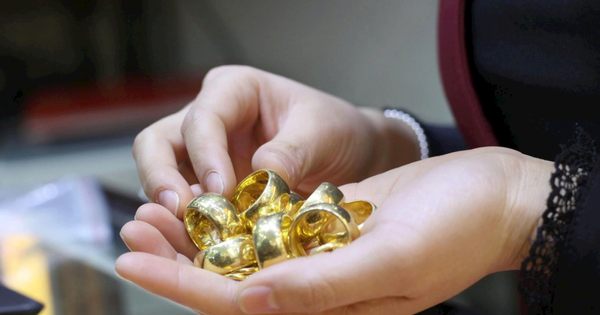 Công an Hà Nội cảnh báo chiêu lừa đảo khiến người dân không muốn bán vàng nhưng vẫn phải bán