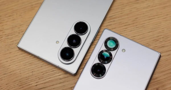 Đáng buồn thay, từ kẻ tiên phong, Samsung giờ chỉ biết ngồi chờ iPhone làm cái gì là "bắt chước cái đấy"?