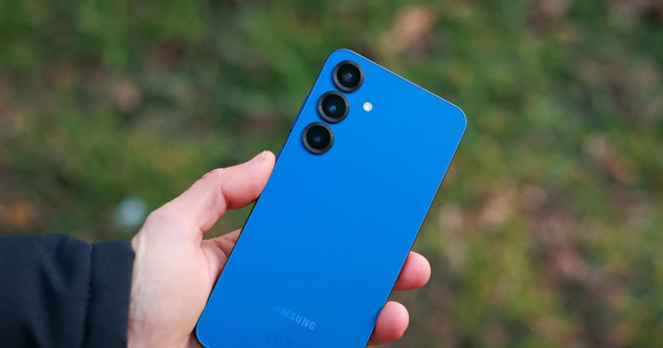 Điện thoại này đúng là “con ghẻ” của Samsung: Nếu chịu thay đổi 1 thứ, nó sẽ còn bán chạy hơn cả S25 Ultra