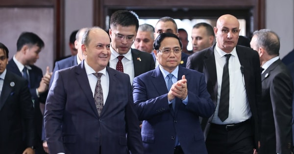 Từ trồng chè tới sản xuất chip: Thủ tướng kêu gọi doanh nghiệp Việt đầu tư vào nền kinh tế 260 tỷ USD