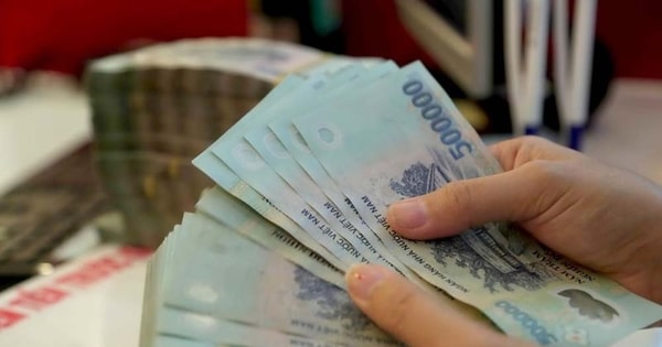 Vị khách 72 tuổi không mua hàng nhưng đưa tiền mặt nhờ chuyển khoản: Chủ tiệm thuốc kéo dài thời gian rồi báo công an xã