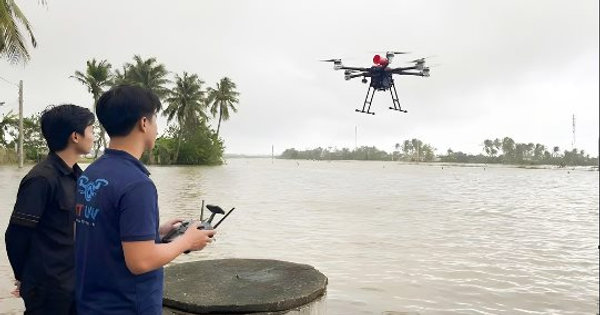 UAV của CT UAV lao vào tâm lũ ứng cứu người dân miền Trung