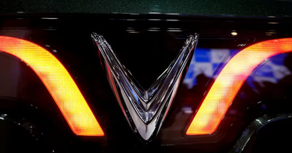 Nóng: Thay đổi chiến lược thuần điện, VinFast sắp trang bị động cơ xăng cho xe điện?