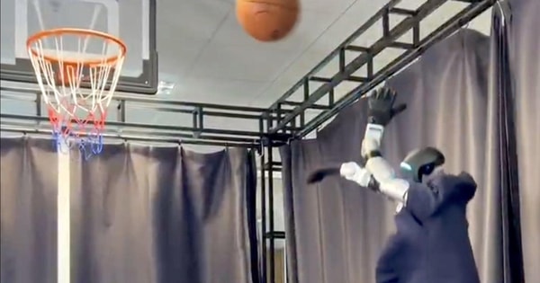 Giống người thật, biết chơi bóng rổ như vận động viên chuyên nghiệp - ngày robot của Trung Quốc thay thế người thật không còn xa