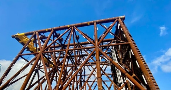 Công trình 3.000 tỷ cần hơn 13.000 tấn thép, huy động gần 1.000 kỹ sư và công nhân giữa biển khơi Việt Nam: Ai đứng sau?