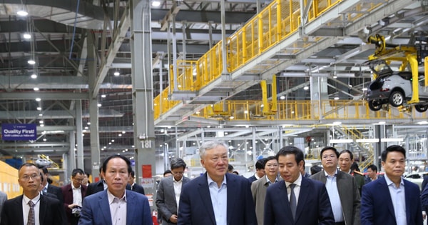 Thăm nhà máy VinFast, Phó Thủ tướng chỉ ra hướng đi đúng của Tập đoàn tỷ phú Phạm Nhật Vượng