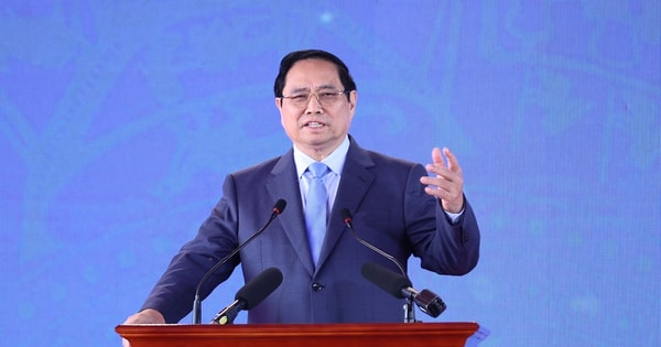 Thủ tướng trao tặng phần thưởng cao quý cho Tập đoàn Sơn Hải và Đèo Cả tại sự kiện trọng đại của đất nước