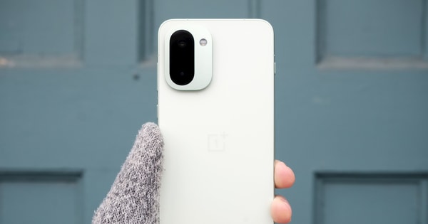 "Bom tấn" tầm trung vừa ra mắt: Rẻ hơn hàng flagship cả 10 triệu vẫn có đủ chip 8 Gen 5, pin lớn 7.400mAh