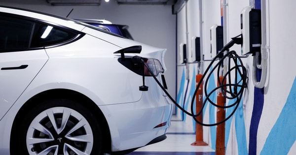 Bẫy tích hợp dọc trong chuỗi giá trị xe điện: Khi những hãng ô tô muốn ‘nuốt chửng’ đối tác chiến lược của mình