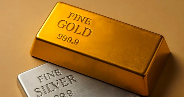 Thị trường ngày 22/12: Vàng và bạc cùng lập đỉnh lịch sử mới, dầu nhích tăng giữa lo ngại nguồn cung toàn cầu