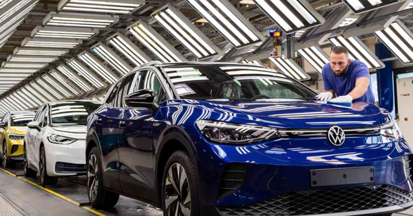 Hoãn cấm xe xăng 2035, startup xe điện châu Âu đối mặt phép thử sống còn: Dòng vốn tắc nghẽn, dây chuyền không phản ứng kịp