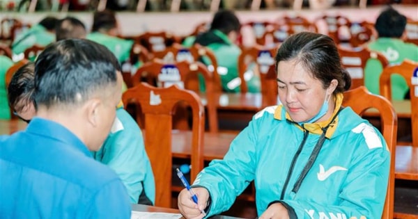 Tin vui đầu năm cho bác tài xe ôm công nghệ mua xe máy điện VinFast: Chú ý!