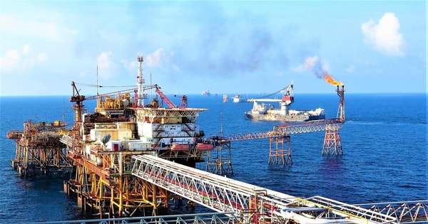 'Vàng đen' Việt Nam suy kiệt 50% sau 14 năm: Kích hoạt chiến dịch 25,7 tỷ USD, doanh nghiệp dầu khí 'chia phần' cơ hội bất chấp cơn gió từ Venezuela
